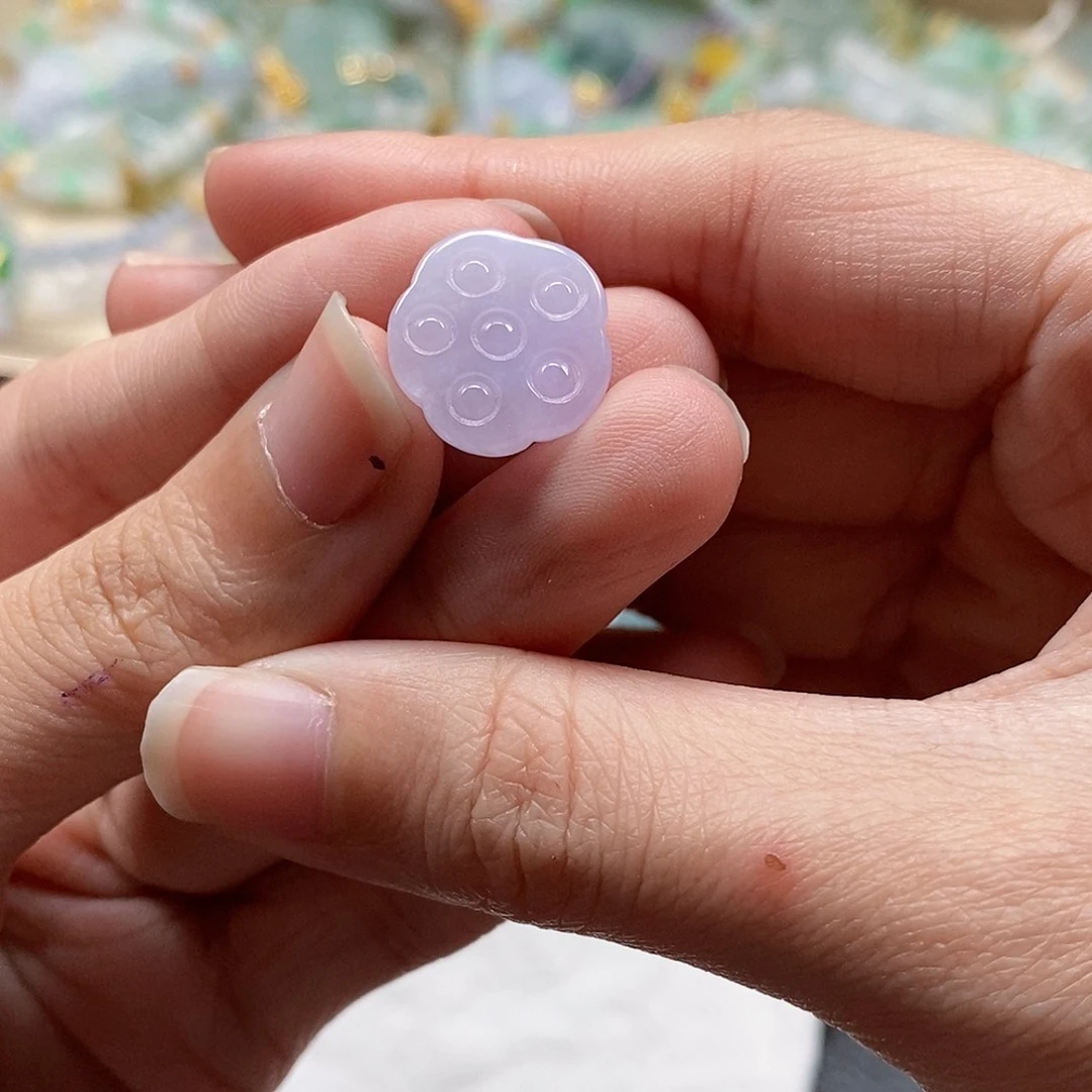 翡翠颈饰未镶嵌闪