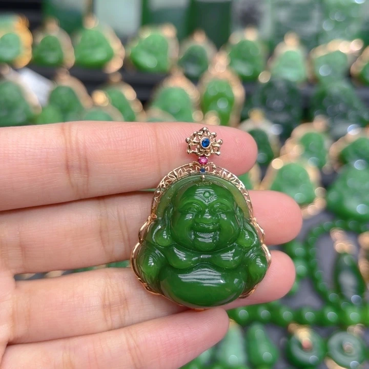 颈饰18K金镶嵌和田玉（碧玉）