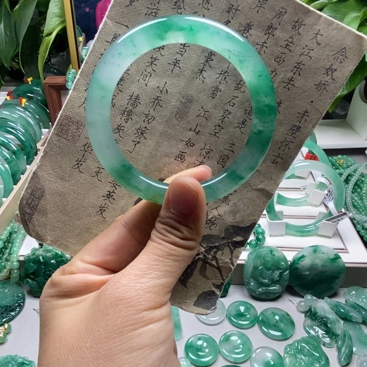 石英质玉未镶嵌手镯