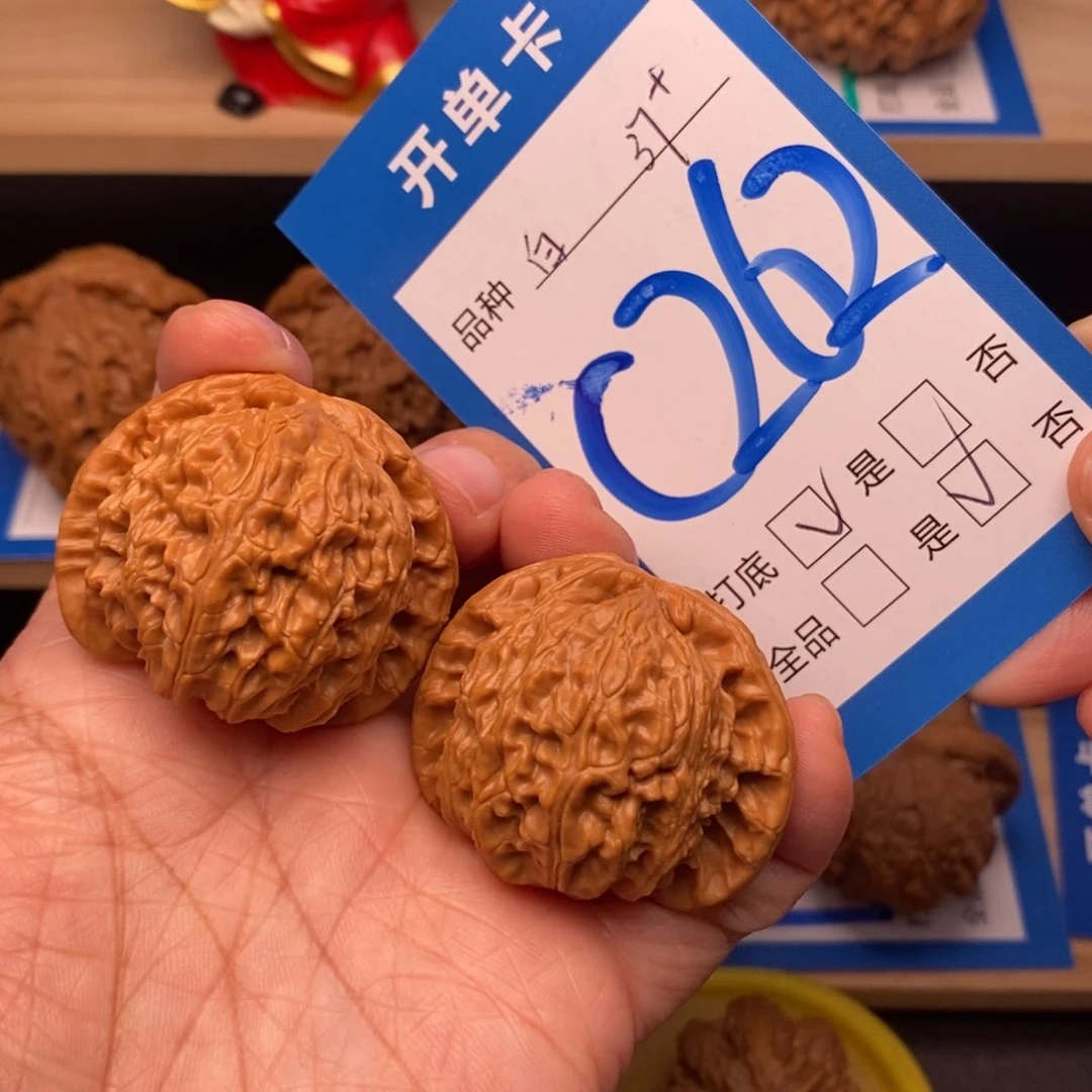 文玩核桃吊坠37尺白狮子