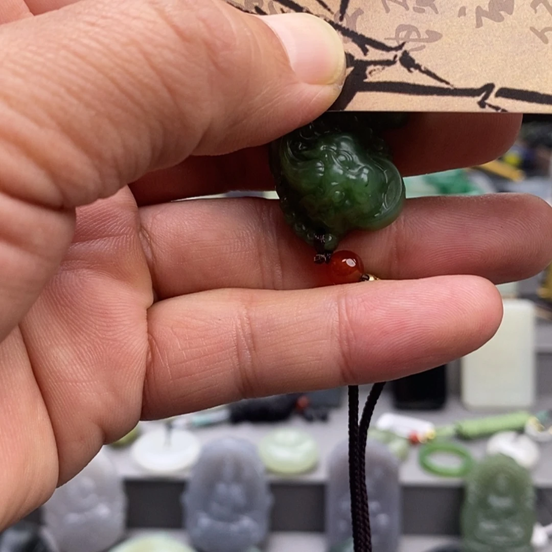 俗***爷和田玉未镶嵌颈饰