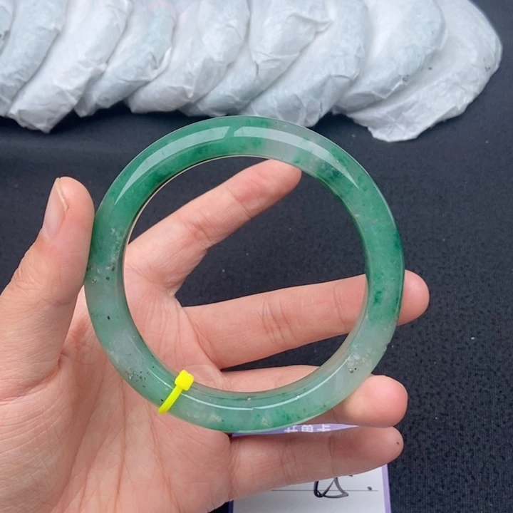 石英质玉（非洲翠）手镯未镶嵌45
