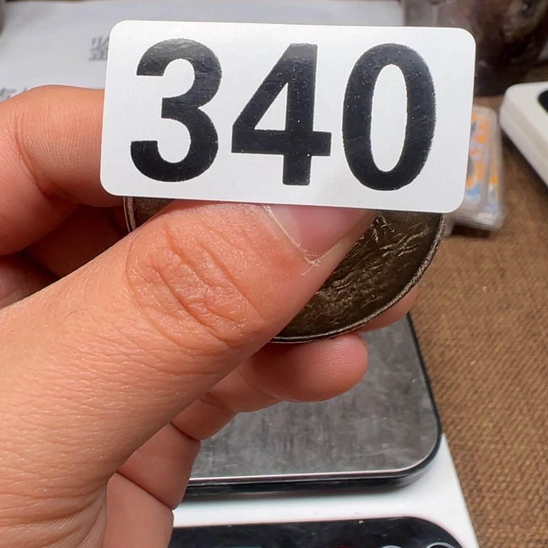 一手捧金箭鱼为自己赢得比赛