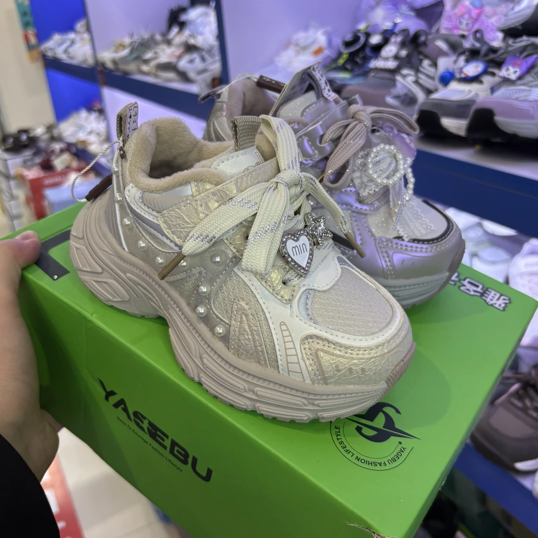 穿童鞋·奔小康-爆款童鞋