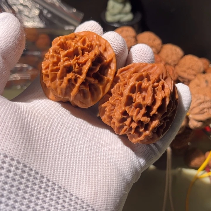 手串文玩核桃…………15