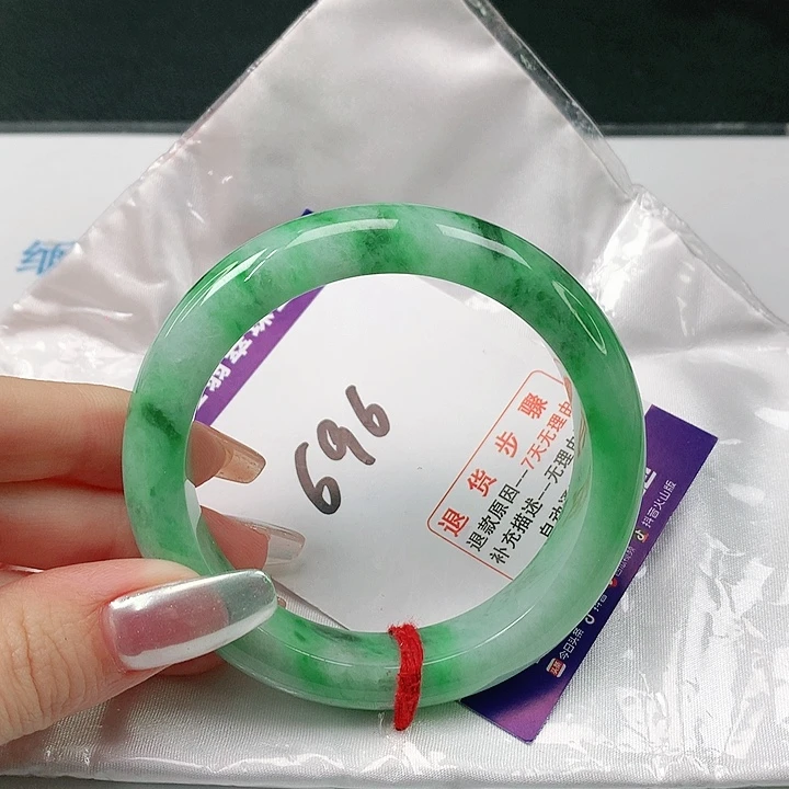 翡翠手镯未镶嵌翡翠手镯