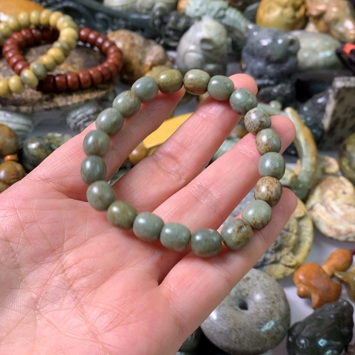 未镶嵌岫岩河磨玉（透闪石质玉）挂件