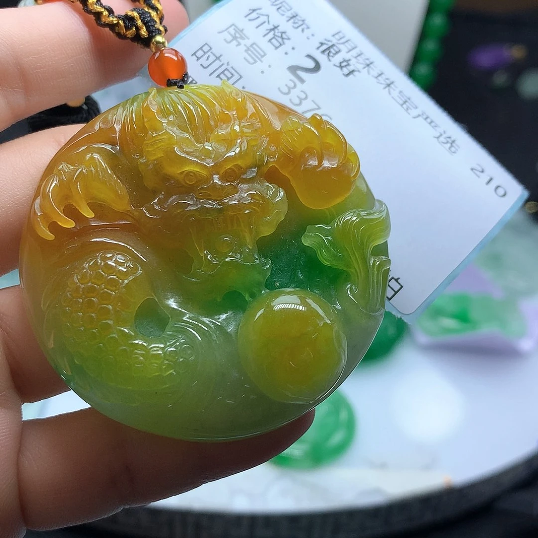 翡翠吊坠(赠链)未镶嵌很*