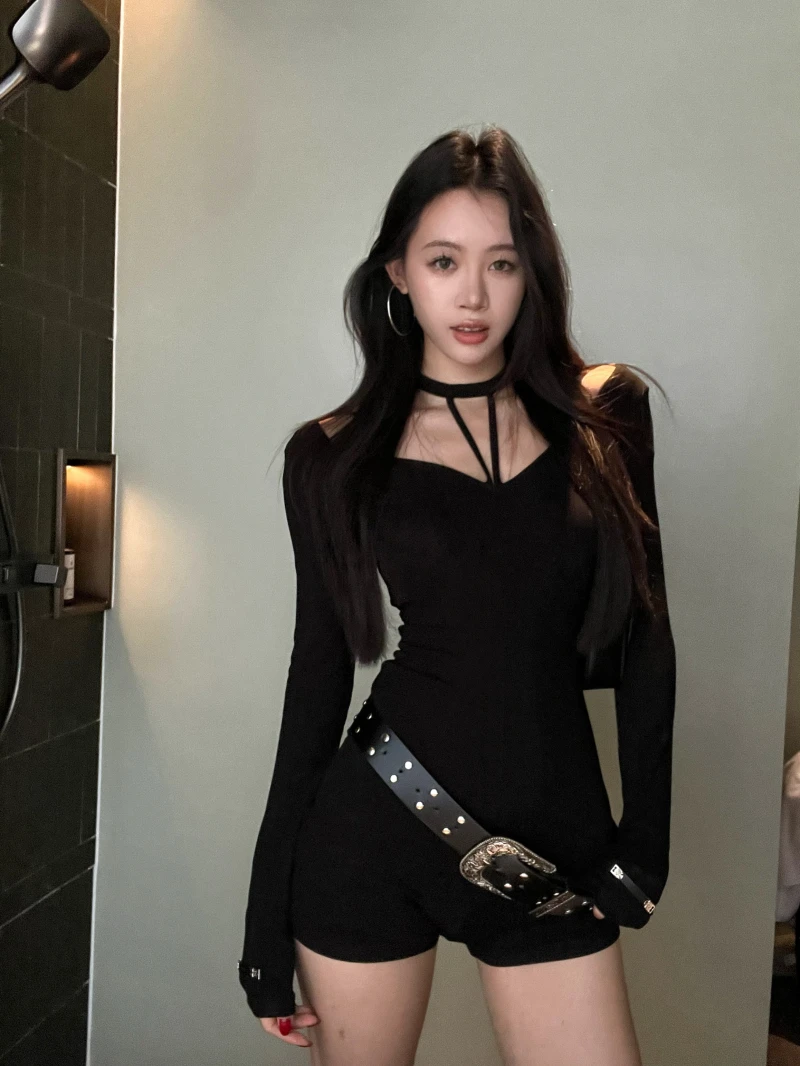 法式性感纯色连体裤女春秋连体衣设计感修身挂脖镂空辣妹短裤2025