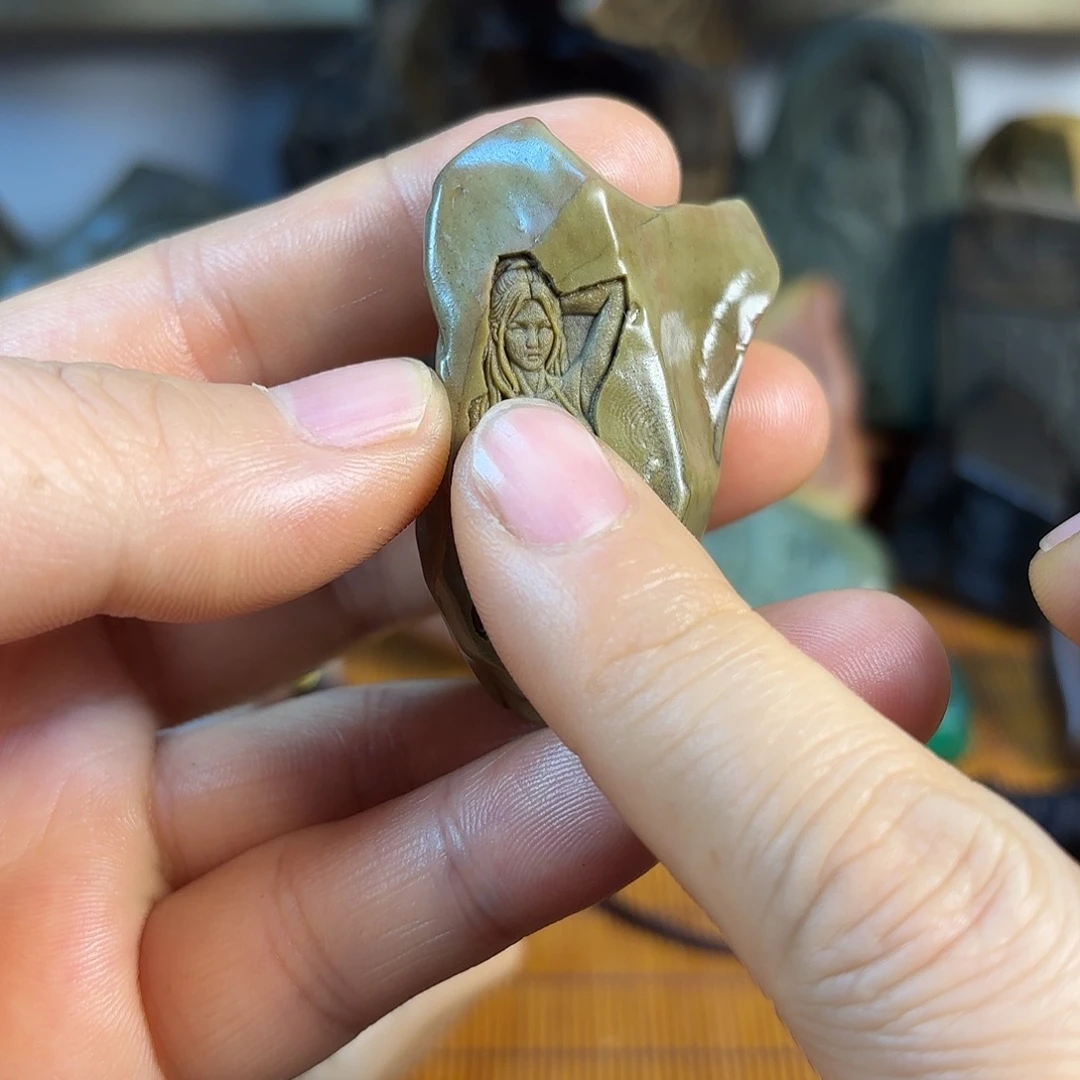 新疆戈壁石原石雕刻