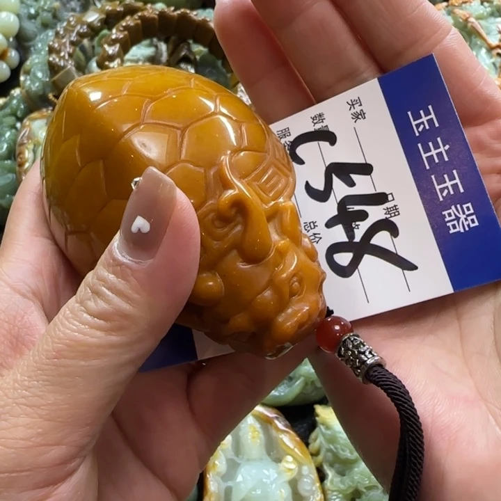 透闪石质玉未镶嵌把件