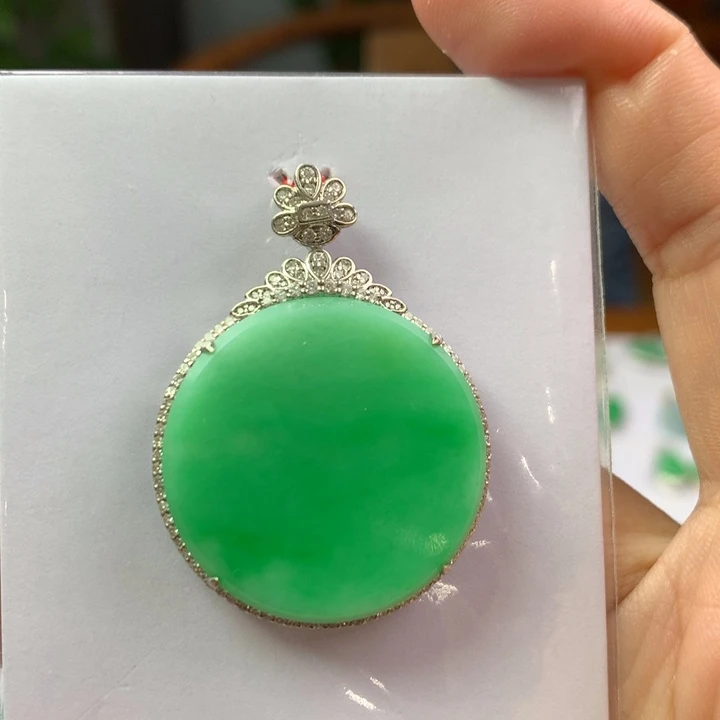 翡翠18K金镶嵌颈饰翡翠吊坠