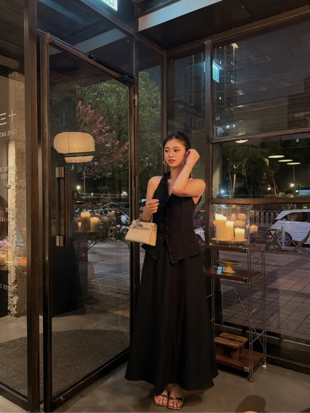 夏季气质V领荷叶边设计感显瘦背心＋百搭半身裙套装