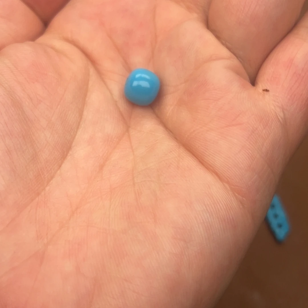 李***兴绿松石未镶嵌颈饰