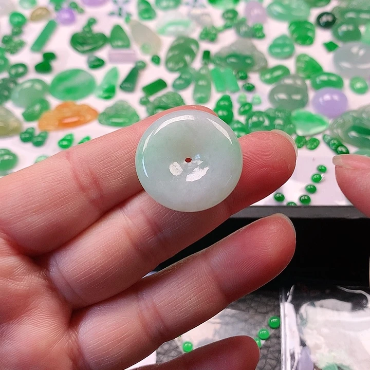 翡翠颈饰未镶嵌翡翠