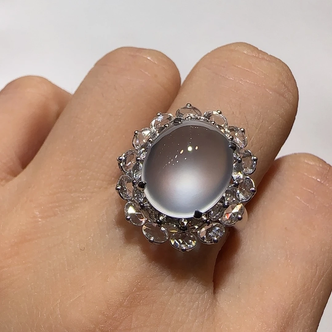 翡翠18K金镶嵌戒指蛋面