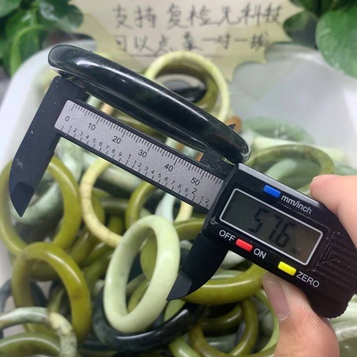 蛇纹石玉未镶嵌手镯33