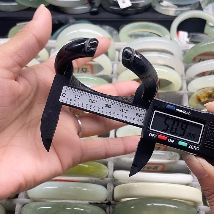 蛇纹石玉未镶嵌手镯144