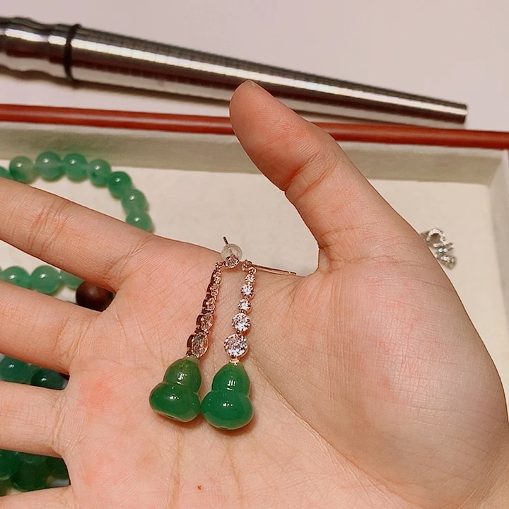 石英质玉合金耳钉
