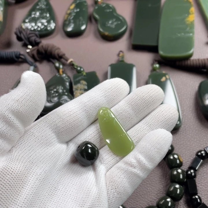 岫岩老玉（透闪石质玉）套链未镶嵌小***道