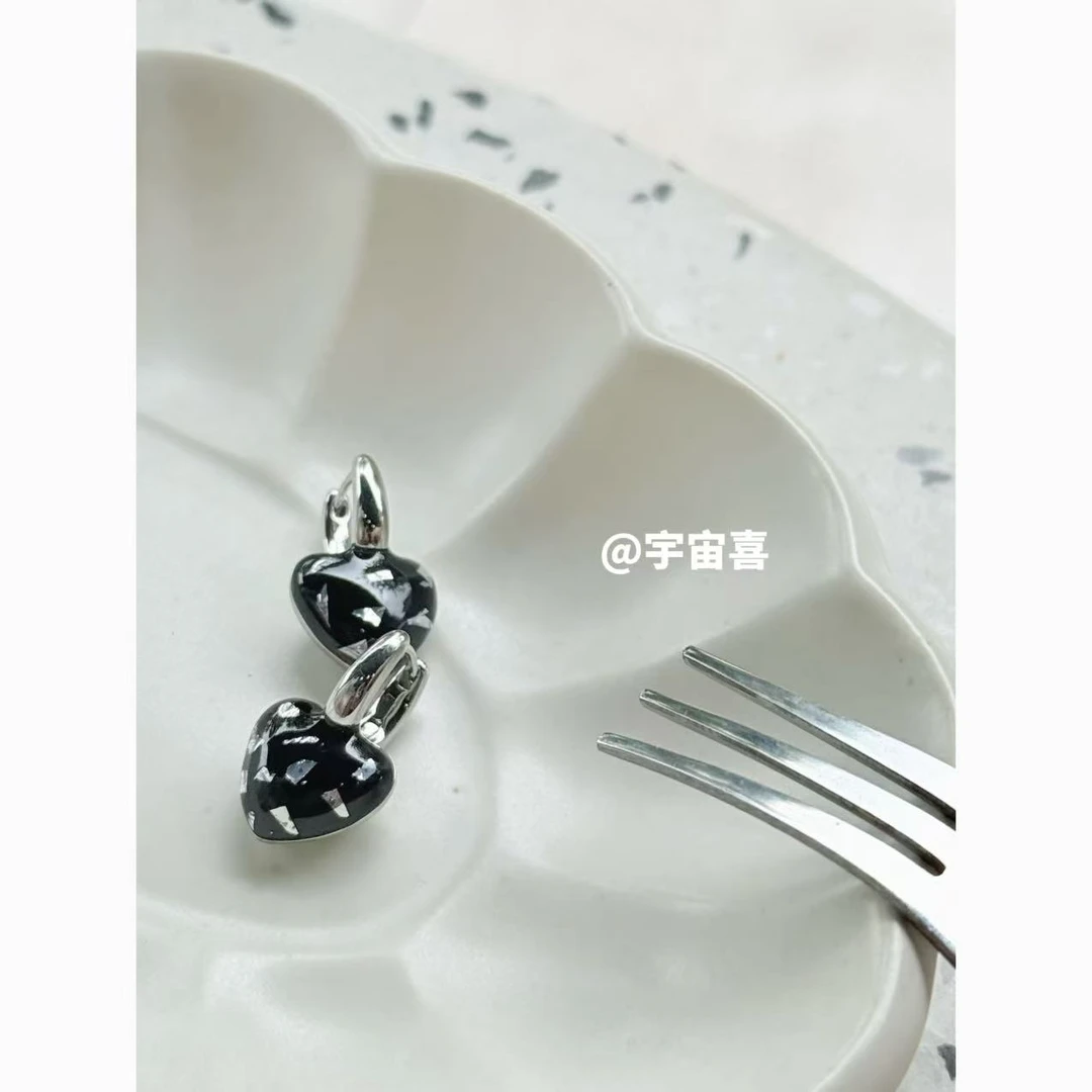 铜合金珐琅耳饰 T1-038【黑色爱心金箔纸珐琅金属耳扣】银色