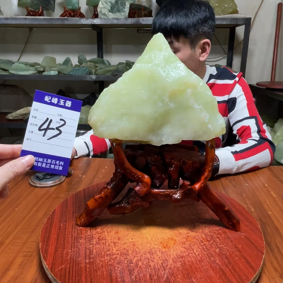 蛇纹石玉未镶嵌原石