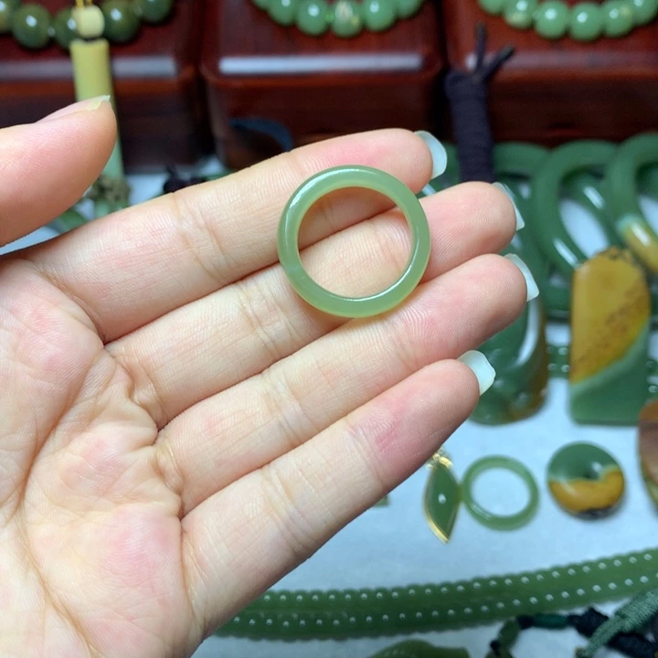 岫岩河磨玉（透闪石质玉）未镶嵌颈饰