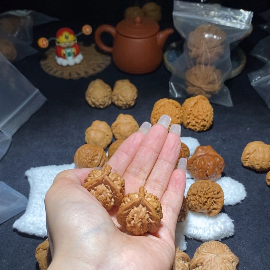 文玩核桃吊坠O****.盘山三棱32