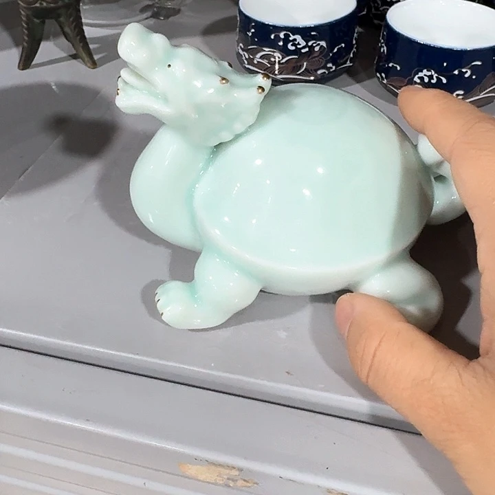 主人杯一个，瓷。。品茗