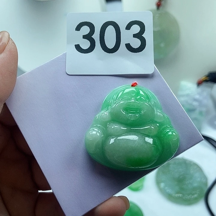 翡翠吊坠(赠链)未镶嵌