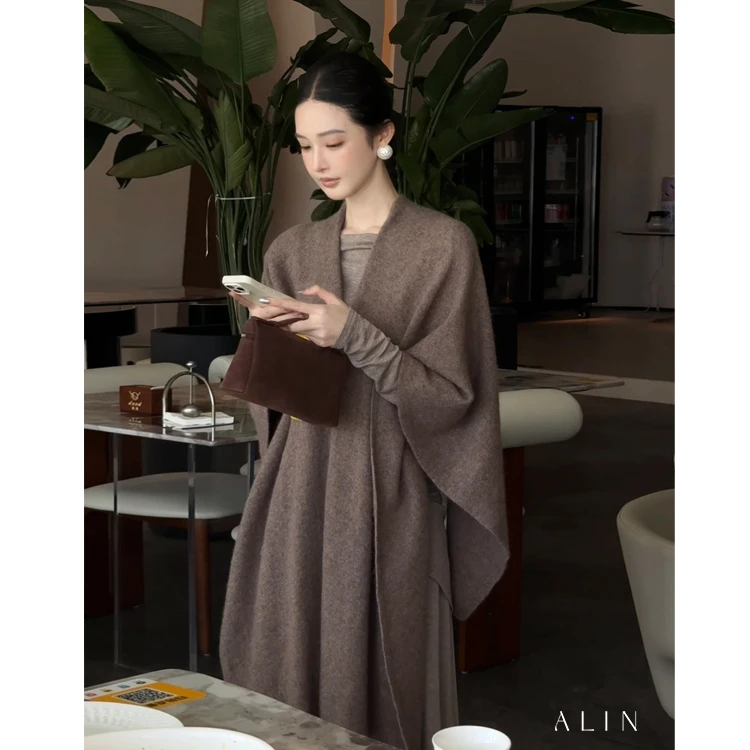 阿琳ALIN【禾叶】浣熊羊毛混纺披肩女秋冬蝙蝠袖针织外套AL5OZG11