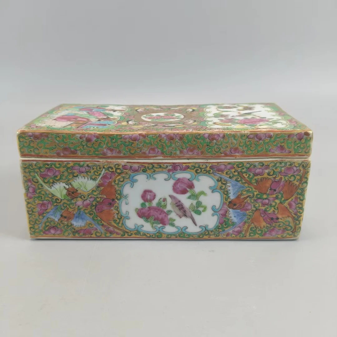 16 29 清  咸丰 广彩花卉盖盒-616