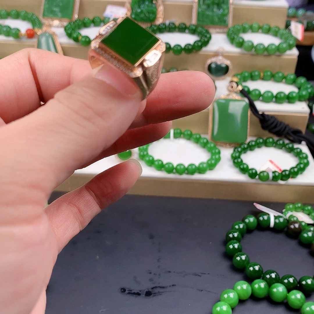 W***n和田玉（碧玉）18K金镶嵌戒指