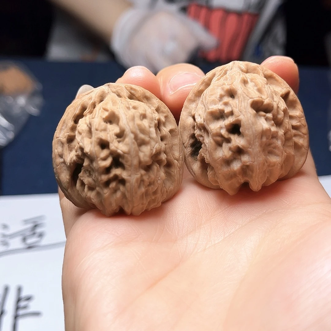 桃核把件33-白狮子核桃32