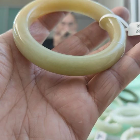 沐***光和田玉未镶嵌手镯