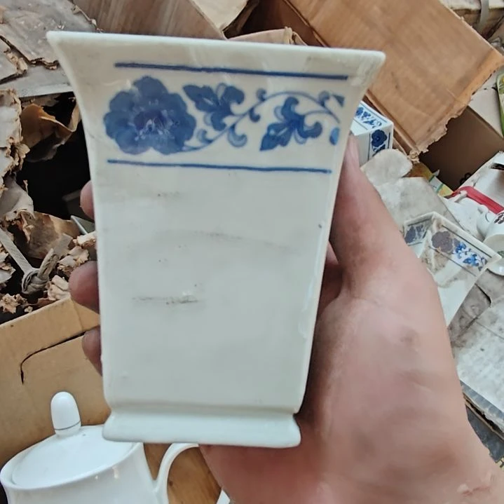 瓷片盘子碗茶壶啥都有瑕疵