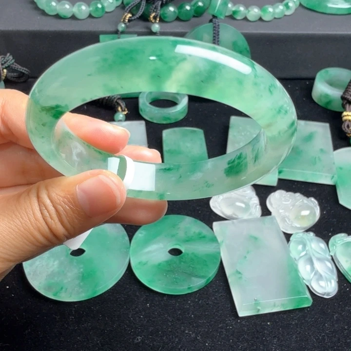 石英质玉未镶嵌手镯