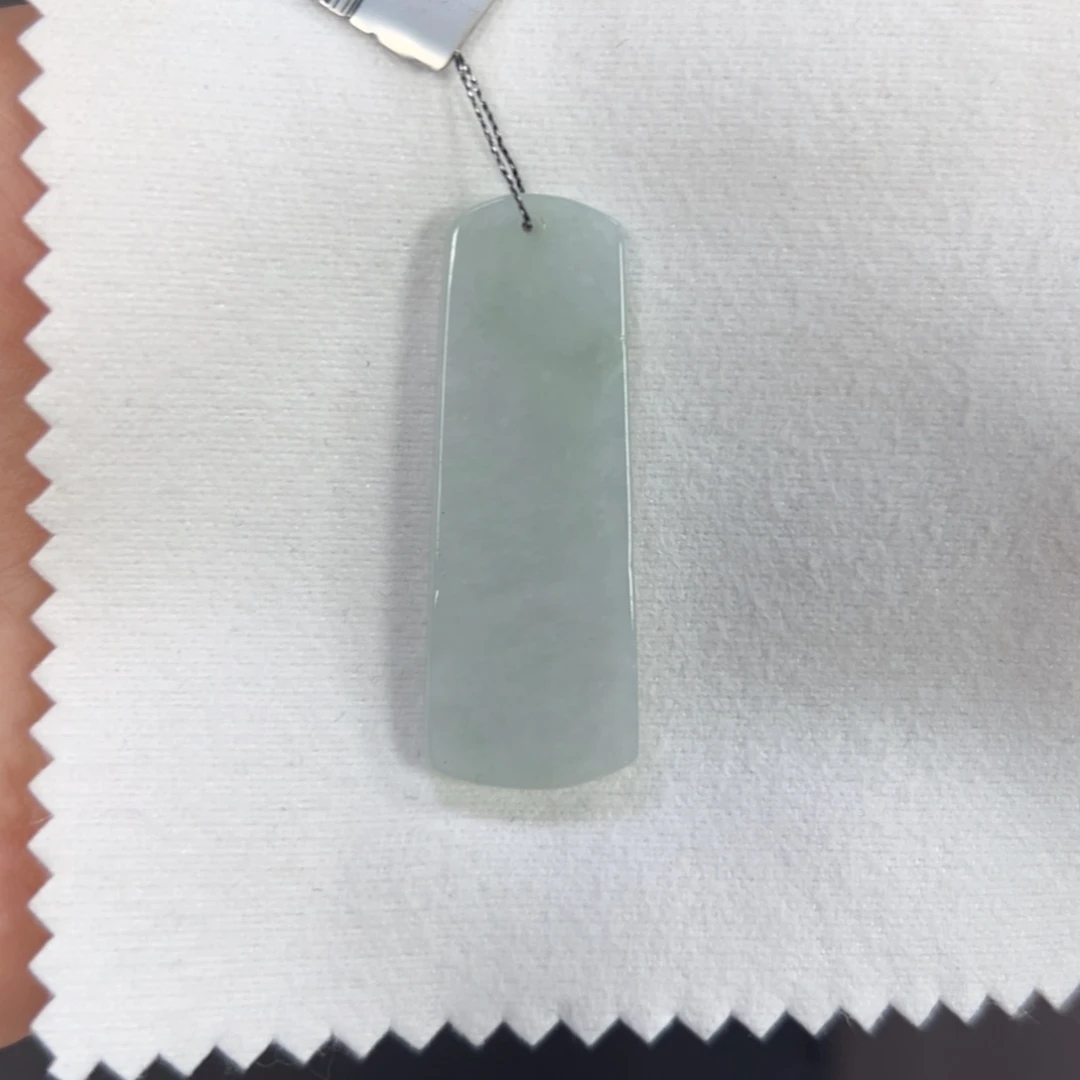翡翠未镶嵌颈饰无事牌