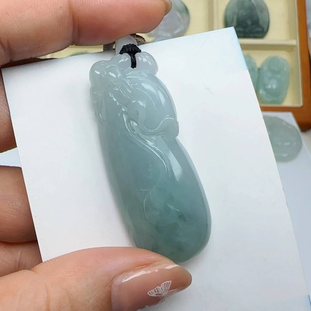 颈饰未镶嵌翡翠