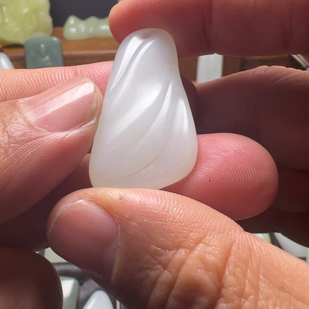 鸿***5和田玉未镶嵌吊坠(赠链)