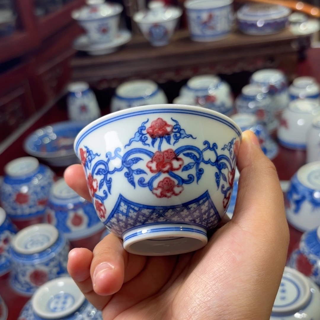 瓷缠枝牡丹主人杯，