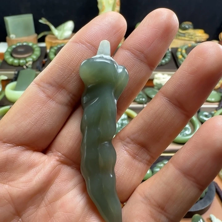 岫岩老玉（透闪石质玉）未镶嵌颈饰