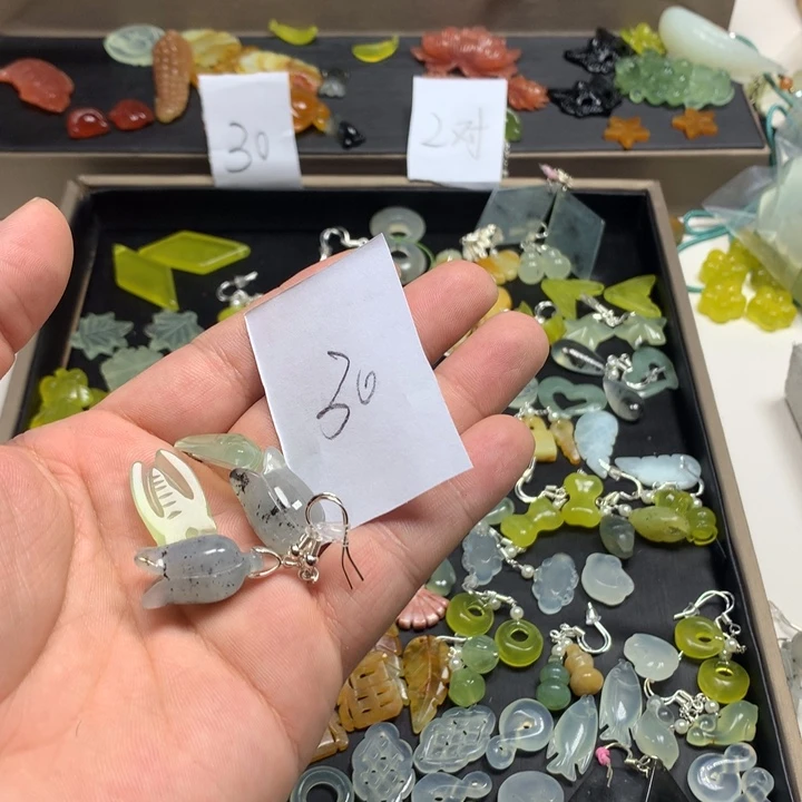 蛇纹石玉耳钉足银镀金镶嵌辞**尔