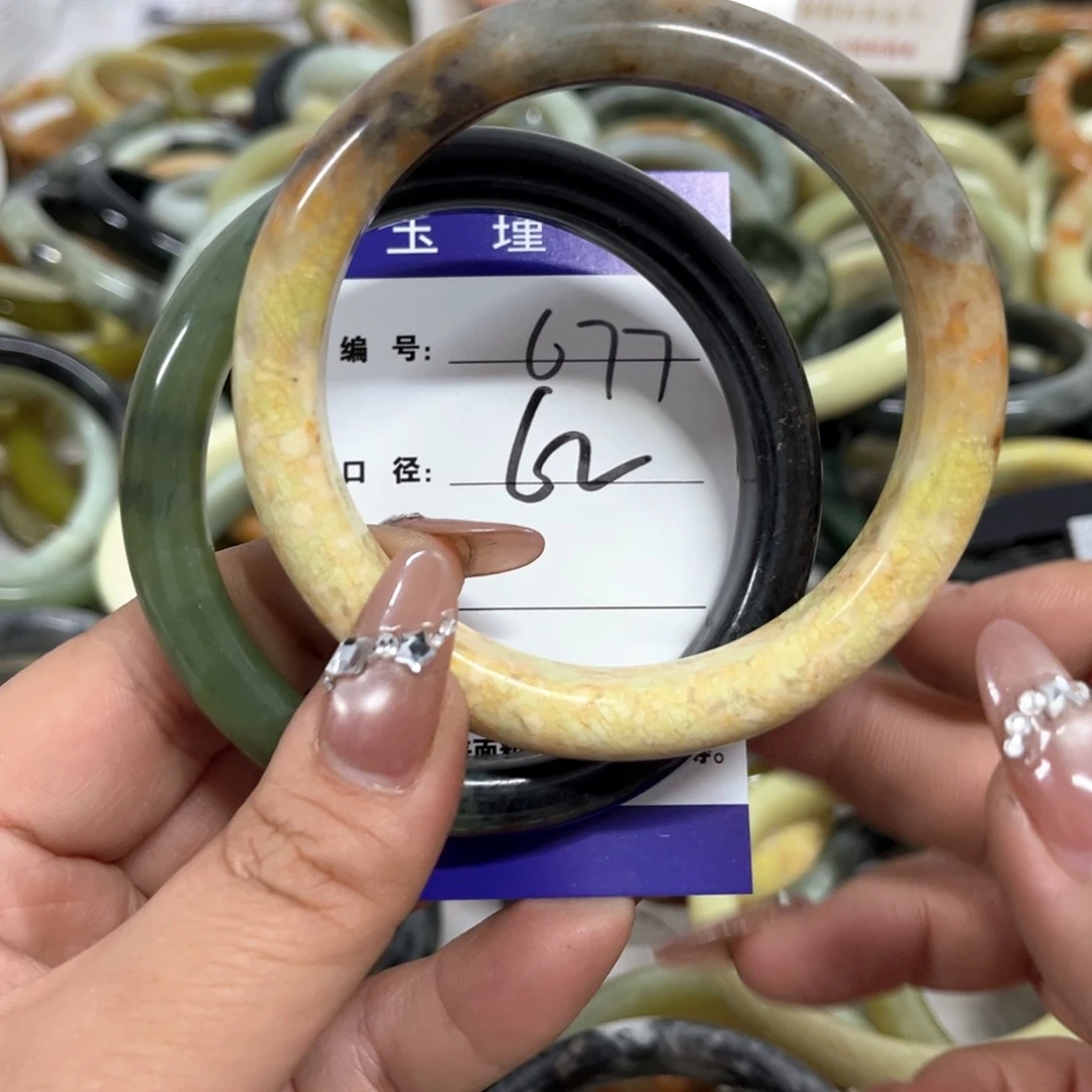 蛇纹石玉手镯未镶嵌