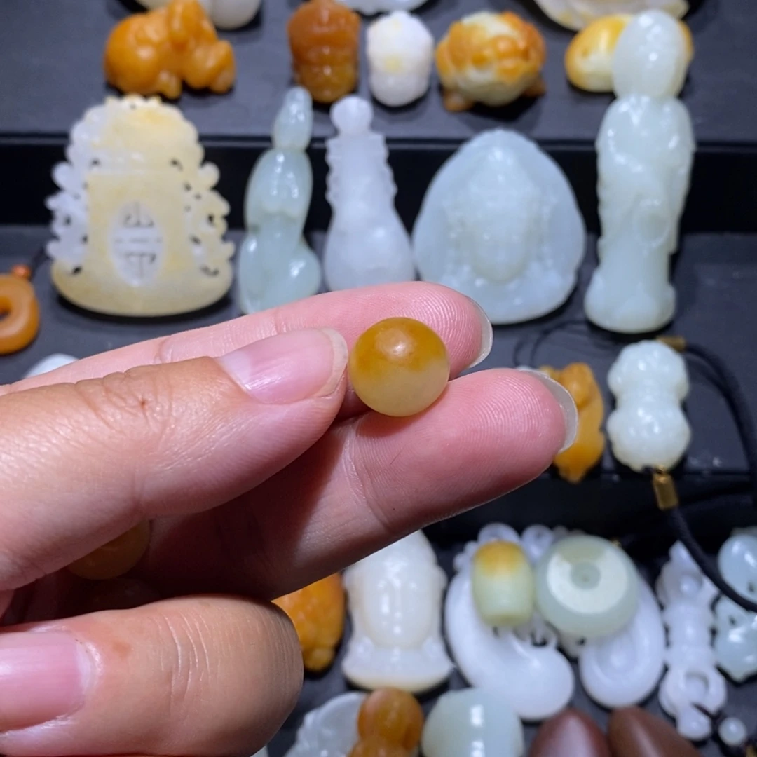 滚***来颈饰未镶嵌和田玉