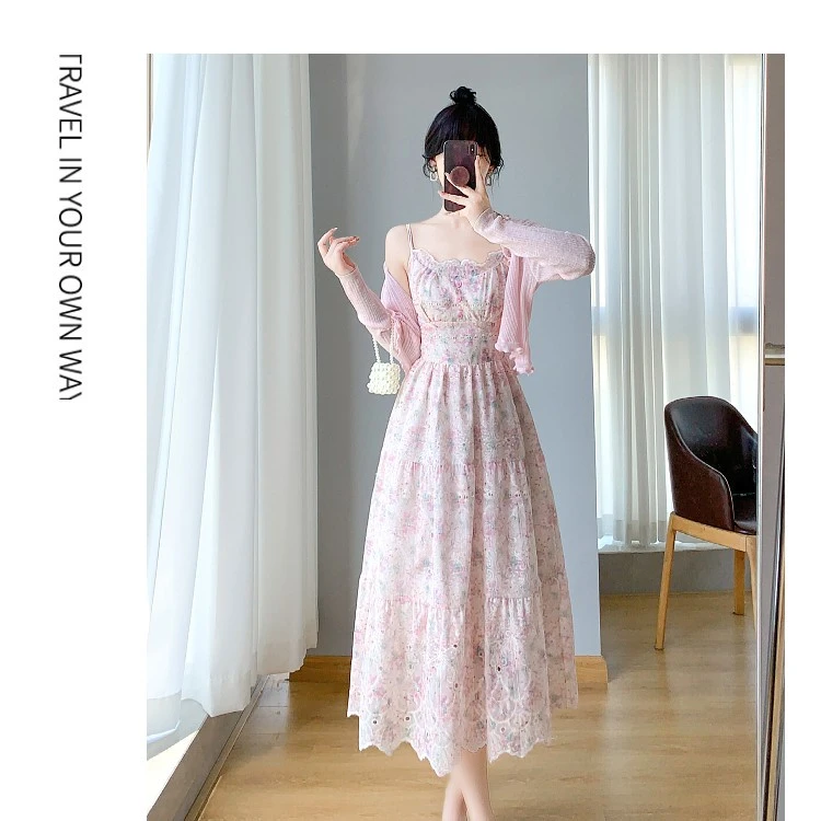 温柔风刺绣碎花吊带连衣裙女2025春季新款中长款收腰显瘦仙女裙子