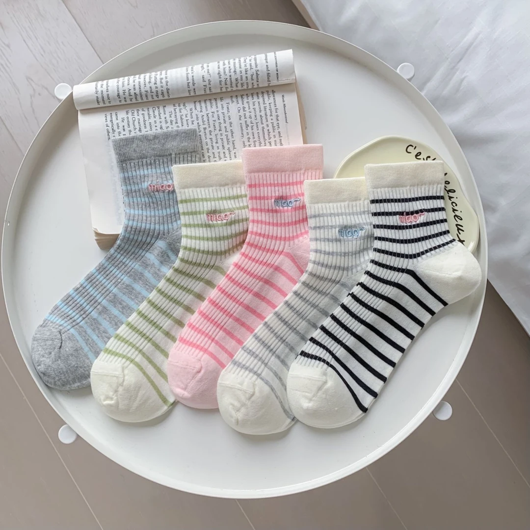 春夏新款女士轻薄透气细条纹多色小中筒女清新简约学生短筒棉袜