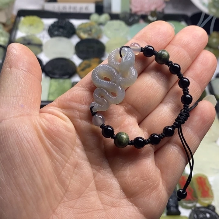 蛇纹石玉颈饰合金