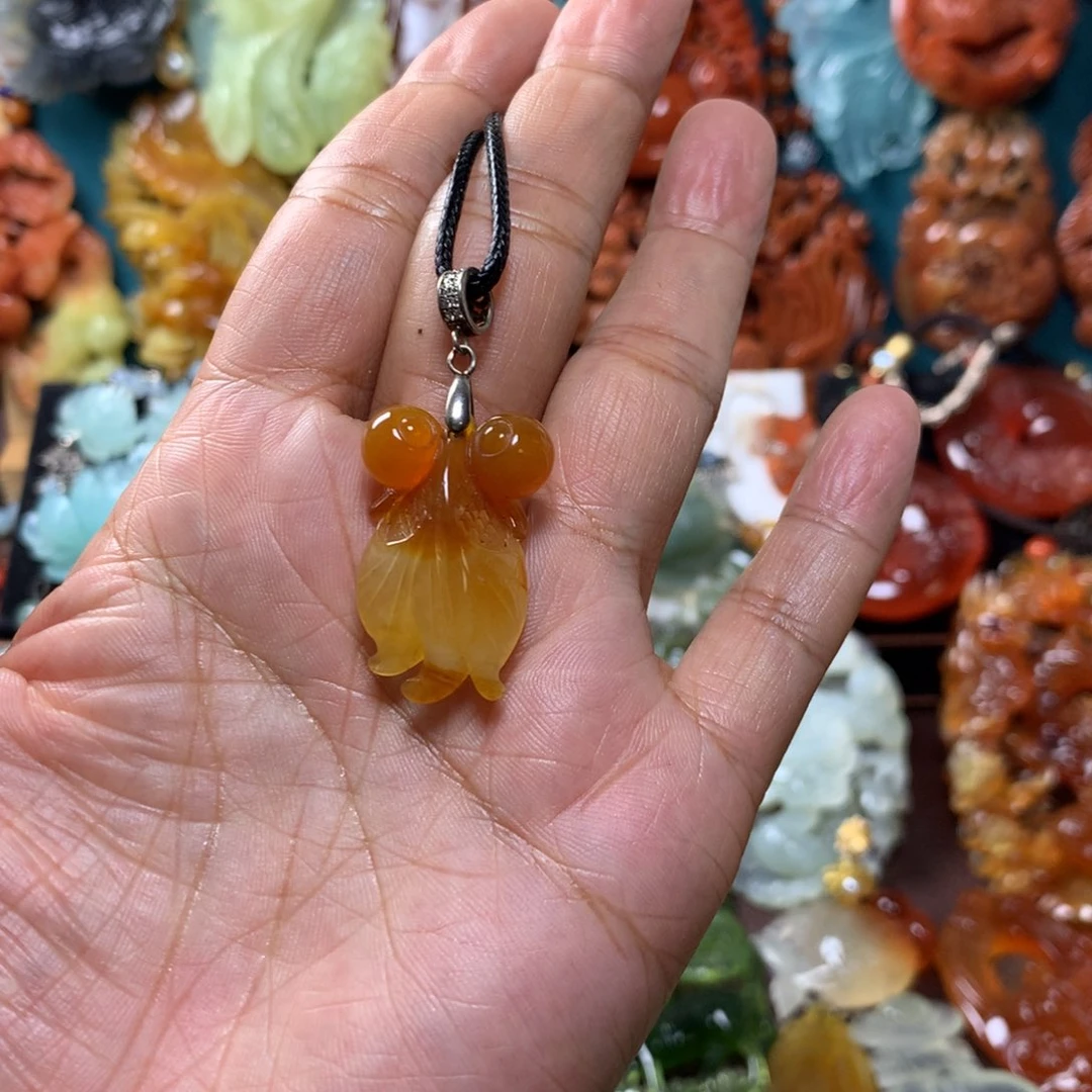 蛇纹石玉挂坠未镶嵌