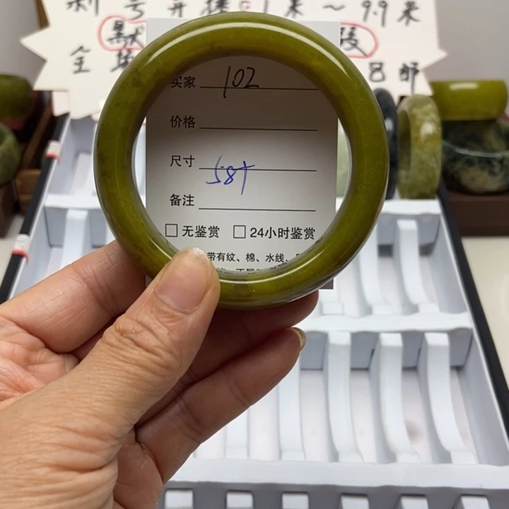 未镶嵌蛇纹石玉手镯